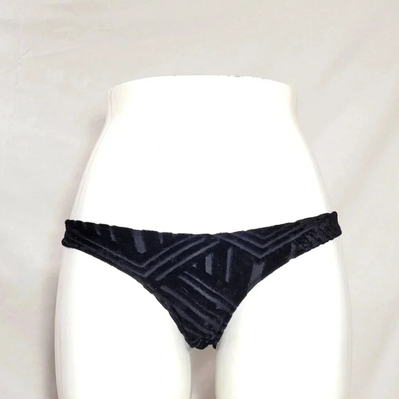 Only Hearts Cut Velvet Bikini Black NWT  New with Tags‎   DUE TO THE I - Picture 1 of 6